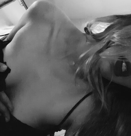Nacktes geleaktes OnlyFans-Foto von L