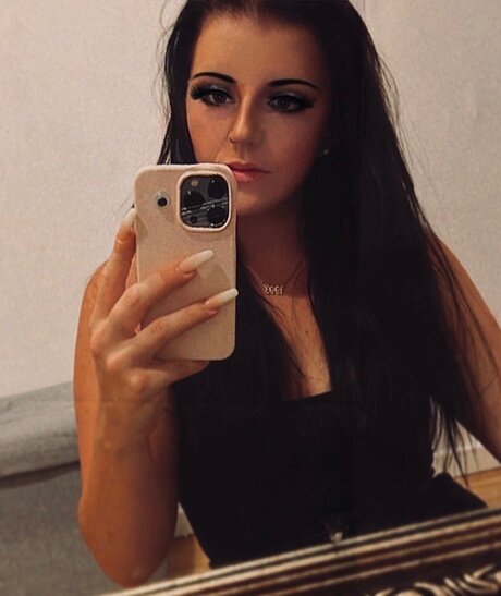 Nacktes geleaktes OnlyFans-Foto von Angela