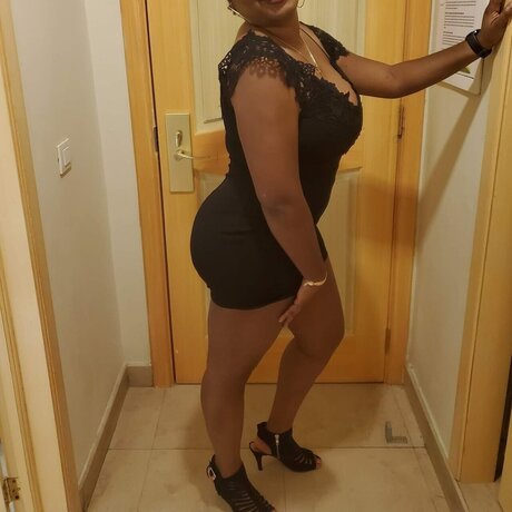 Nacktes geleaktes OnlyFans-Foto von Miah