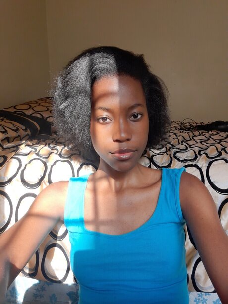 Nacktes geleaktes OnlyFans-Foto von Dapaah