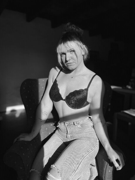 Nacktes geleaktes OnlyFans-Foto von Katie