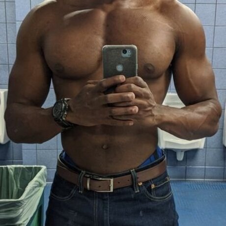 Nacktes geleaktes OnlyFans-Foto von Rowland