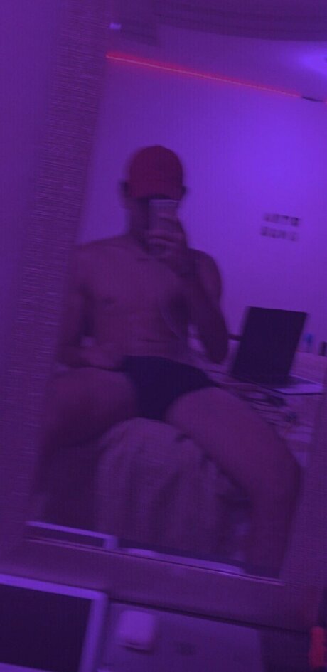 Nacktes geleaktes OnlyFans-Foto von Chris Miller