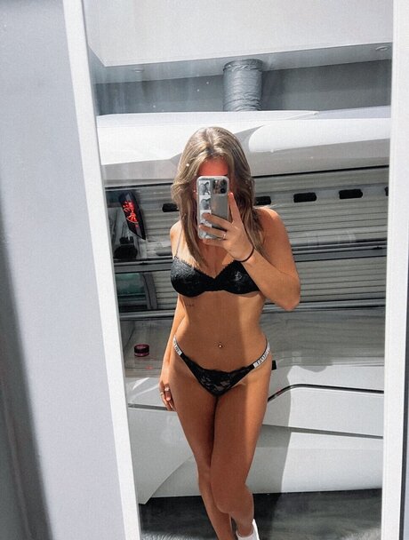 Nacktes geleaktes OnlyFans-Foto von Talia