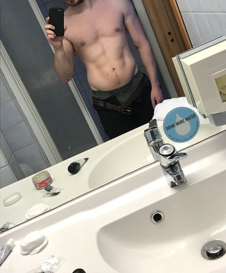 Nacktes geleaktes OnlyFans-Foto von Cumbatescot