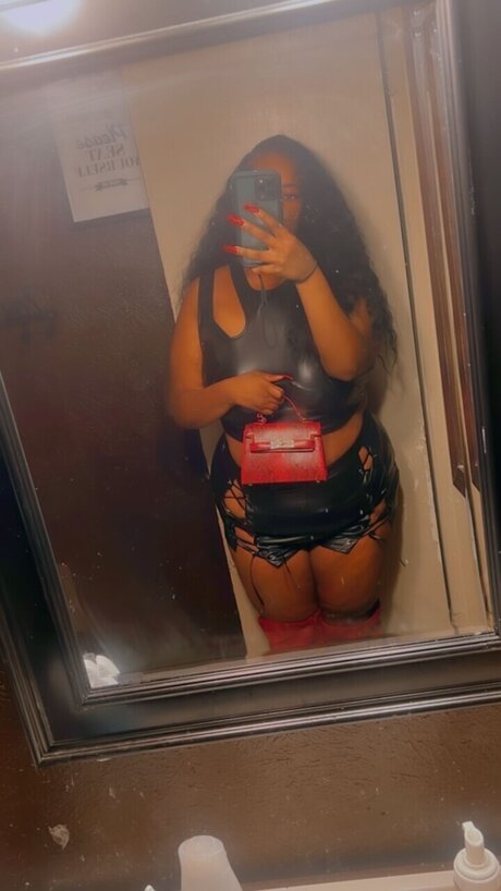 Nacktes geleaktes OnlyFans-Foto von Mzkittenbbw