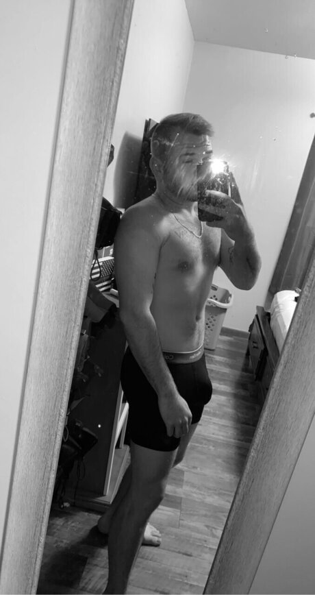 Nacktes geleaktes OnlyFans-Foto von Dyln24