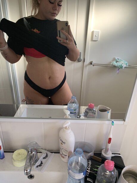 Nacktes geleaktes OnlyFans-Foto von Tayla