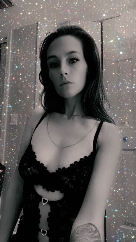 Nacktes geleaktes OnlyFans-Foto von Nikki