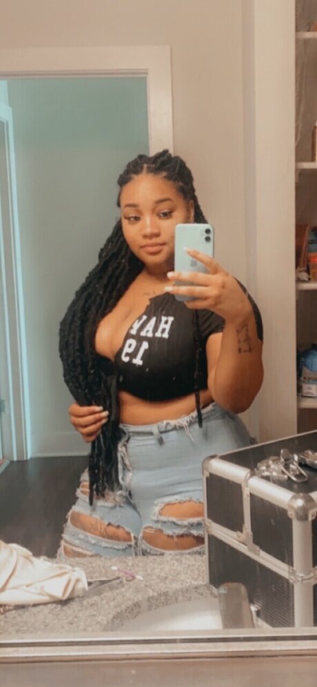 Nacktes geleaktes OnlyFans-Foto von Aryjayyyy
