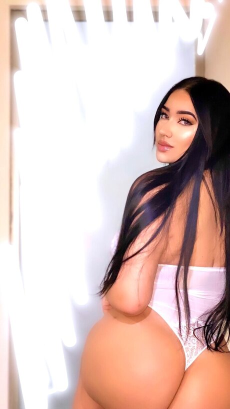 Nacktes geleaktes OnlyFans-Foto von Sina Marin