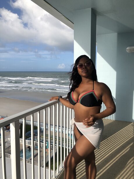 Nacktes geleaktes OnlyFans-Foto von Nakiatatiyana