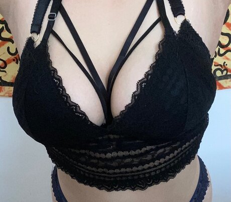 Nacktes geleaktes OnlyFans-Foto von Waifumaterial