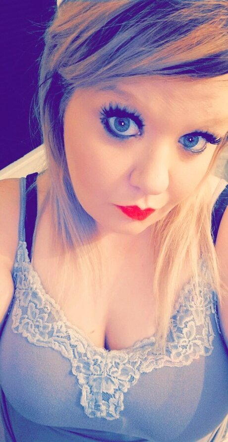 Nacktes geleaktes OnlyFans-Foto von Elysabeth