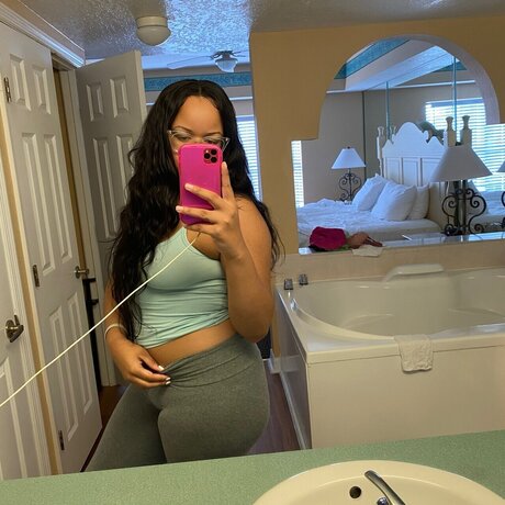 Nacktes geleaktes OnlyFans-Foto von Prettybooty