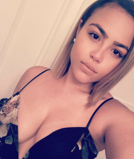 Nacktes geleaktes OnlyFans-Foto von Renee