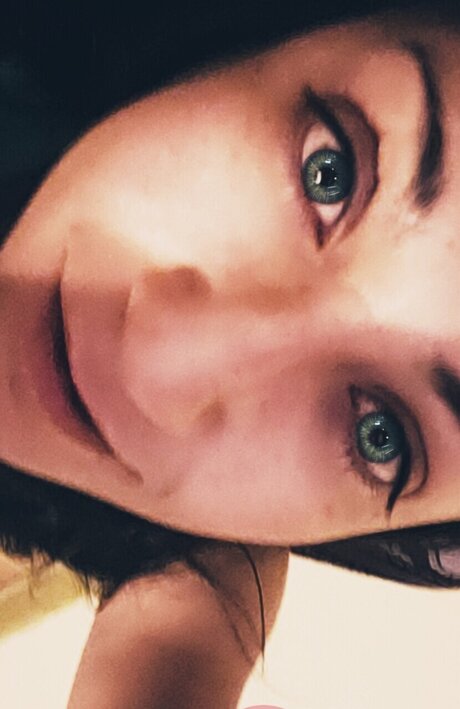 Nacktes geleaktes OnlyFans-Foto von Mantra