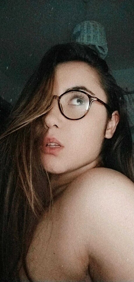 Nacktes geleaktes OnlyFans-Foto von Youbestie