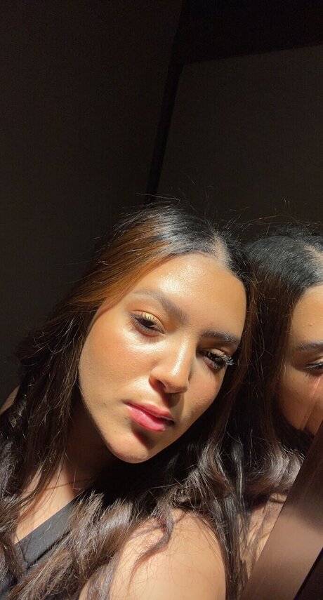 Nacktes geleaktes OnlyFans-Foto von Sarah Karimi
