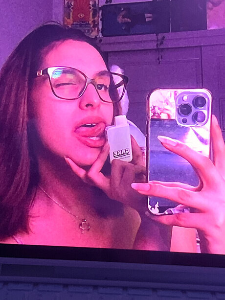 Nacktes geleaktes OnlyFans-Foto von Peach