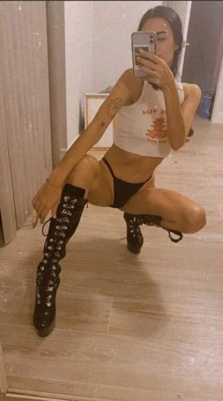 Nacktes geleaktes OnlyFans-Foto von Cherry