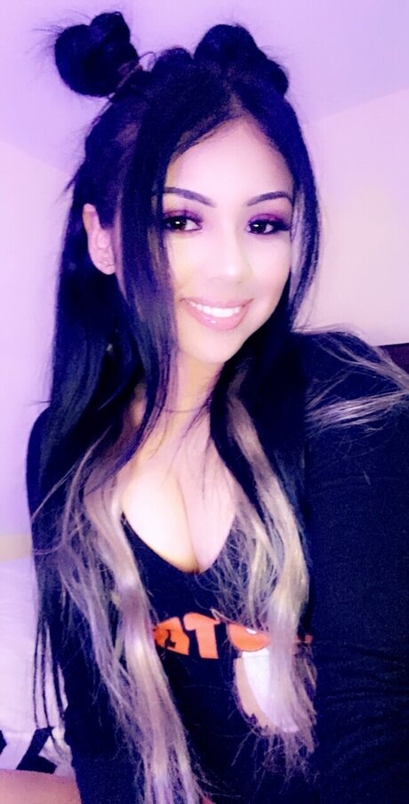 Nacktes geleaktes OnlyFans-Foto von Danellillyyy