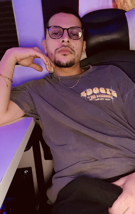 Nacktes geleaktes OnlyFans-Foto von Johnny