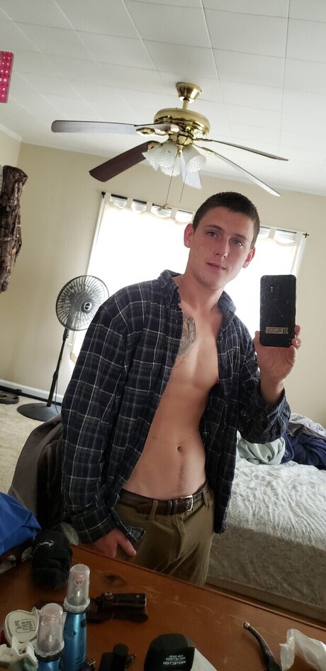 Nacktes geleaktes OnlyFans-Foto von Daniel Tripp