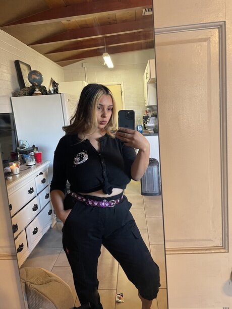 Nacktes geleaktes OnlyFans-Foto von Seggsymama