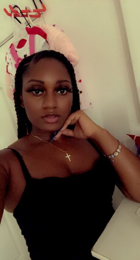 Nacktes geleaktes OnlyFans-Foto von Brechelle