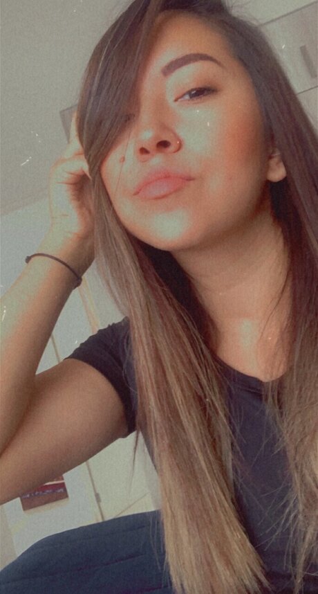 Nacktes geleaktes OnlyFans-Foto von Flores
