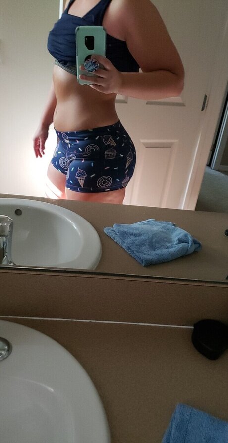 Nacktes geleaktes OnlyFans-Foto von Peachyblondewifey