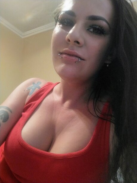 Nacktes geleaktes OnlyFans-Foto von Alicia Lyne