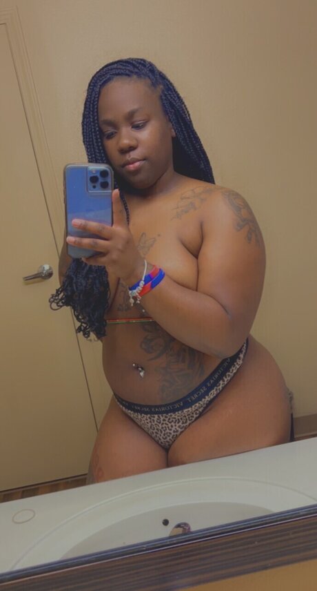 Nacktes geleaktes OnlyFans-Foto von Niquenique