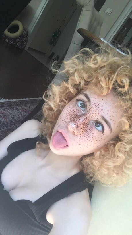 Nacktes geleaktes OnlyFans-Foto von Monika