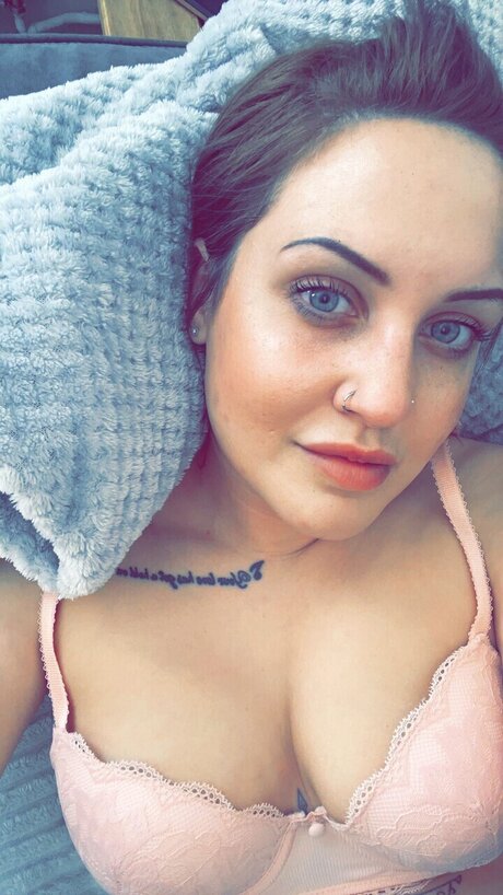 Nacktes geleaktes OnlyFans-Foto von Liane