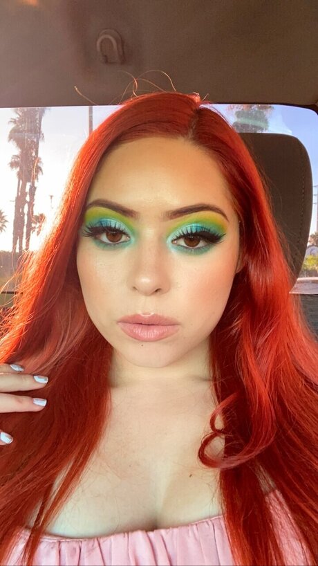 Nacktes geleaktes OnlyFans-Foto von Makeup By Payola