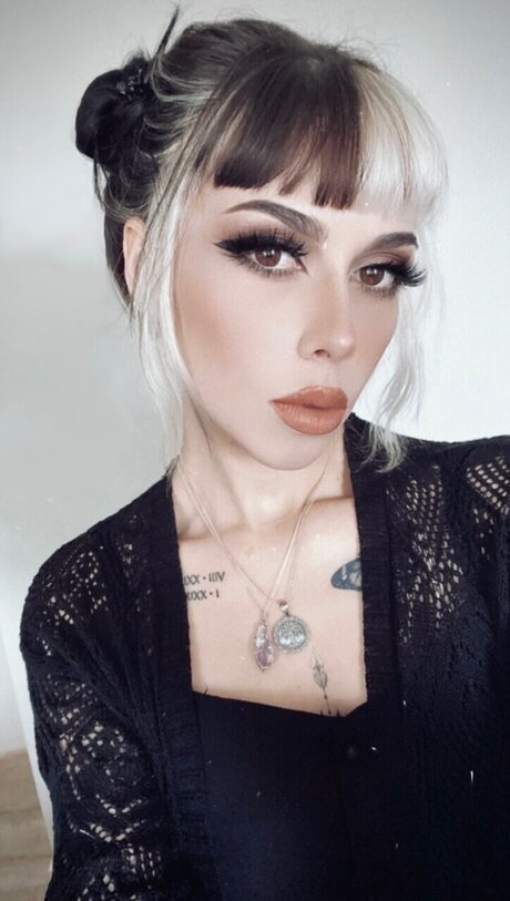 Nacktes geleaktes OnlyFans-Foto von Flora
