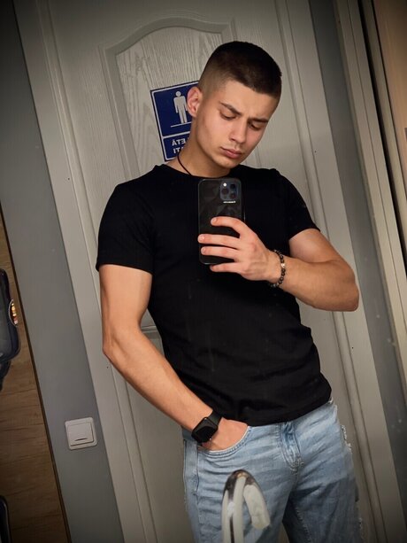 Nacktes geleaktes OnlyFans-Foto von Gogalcea Marius
