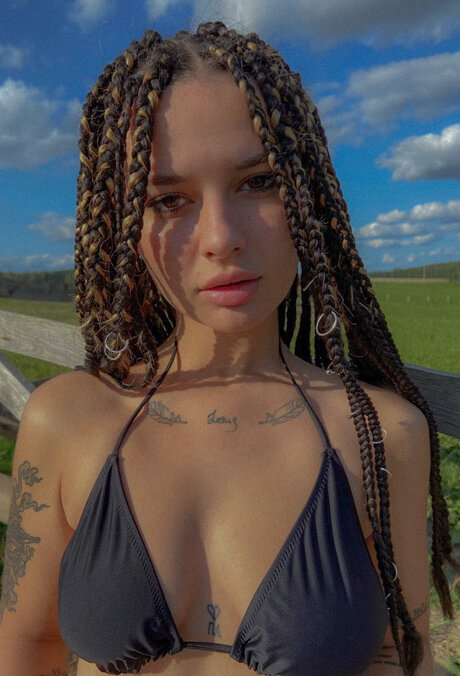 Nacktes geleaktes OnlyFans-Foto von Bela