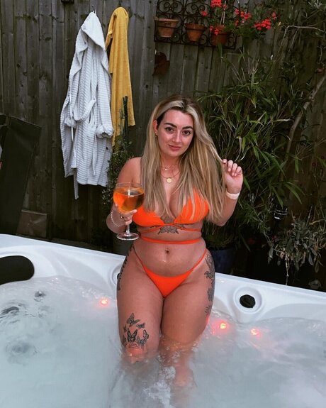 Nacktes geleaktes OnlyFans-Foto von Hannah Screen