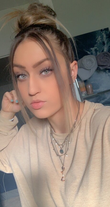 Nacktes geleaktes OnlyFans-Foto von Her