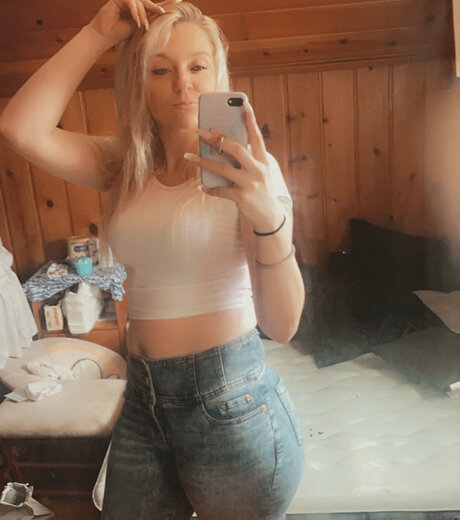Nacktes geleaktes OnlyFans-Foto von Booskibaby