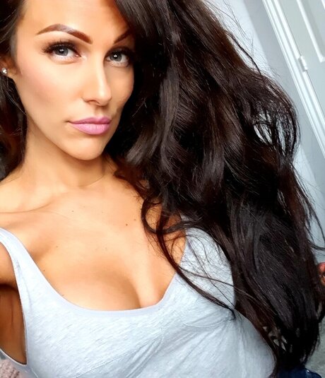 Nacktes geleaktes OnlyFans-Foto von Karina Button