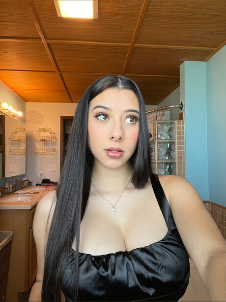 Nacktes geleaktes OnlyFans-Foto von Emely Jeanine