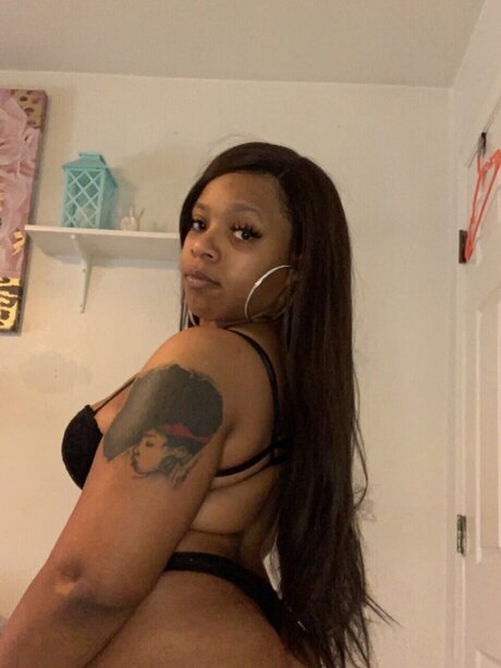 Nacktes geleaktes OnlyFans-Foto von Monae