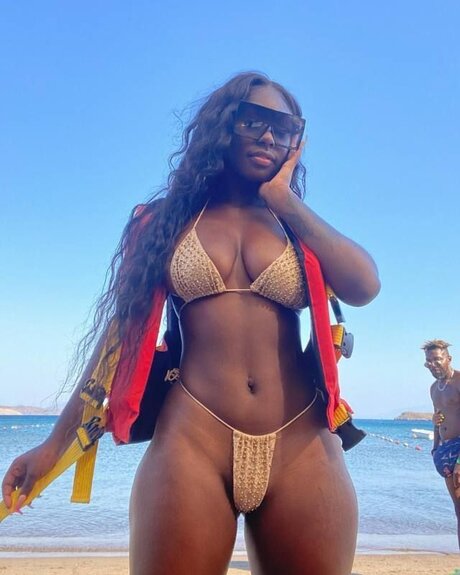 Nacktes geleaktes OnlyFans-Foto von Lilhollyhood