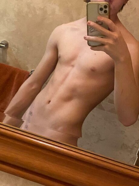 Nacktes geleaktes OnlyFans-Foto von Rouge Lavin