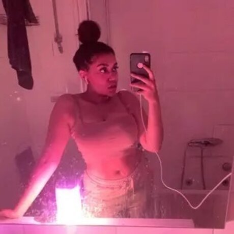 Nacktes geleaktes OnlyFans-Foto von Shy
