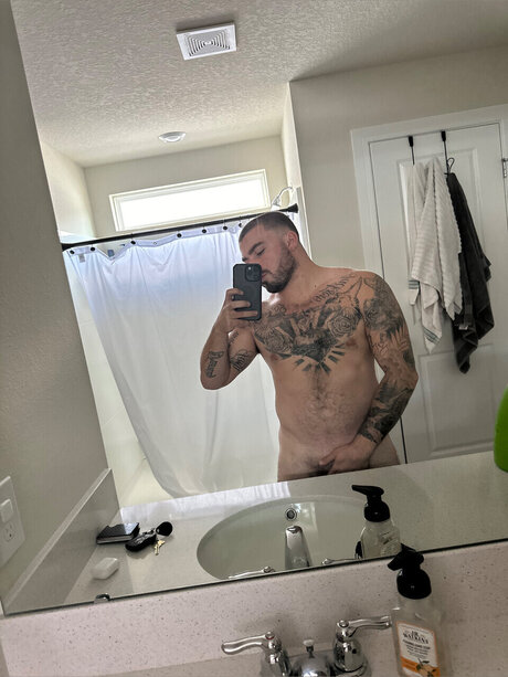 Nacktes geleaktes OnlyFans-Foto von James